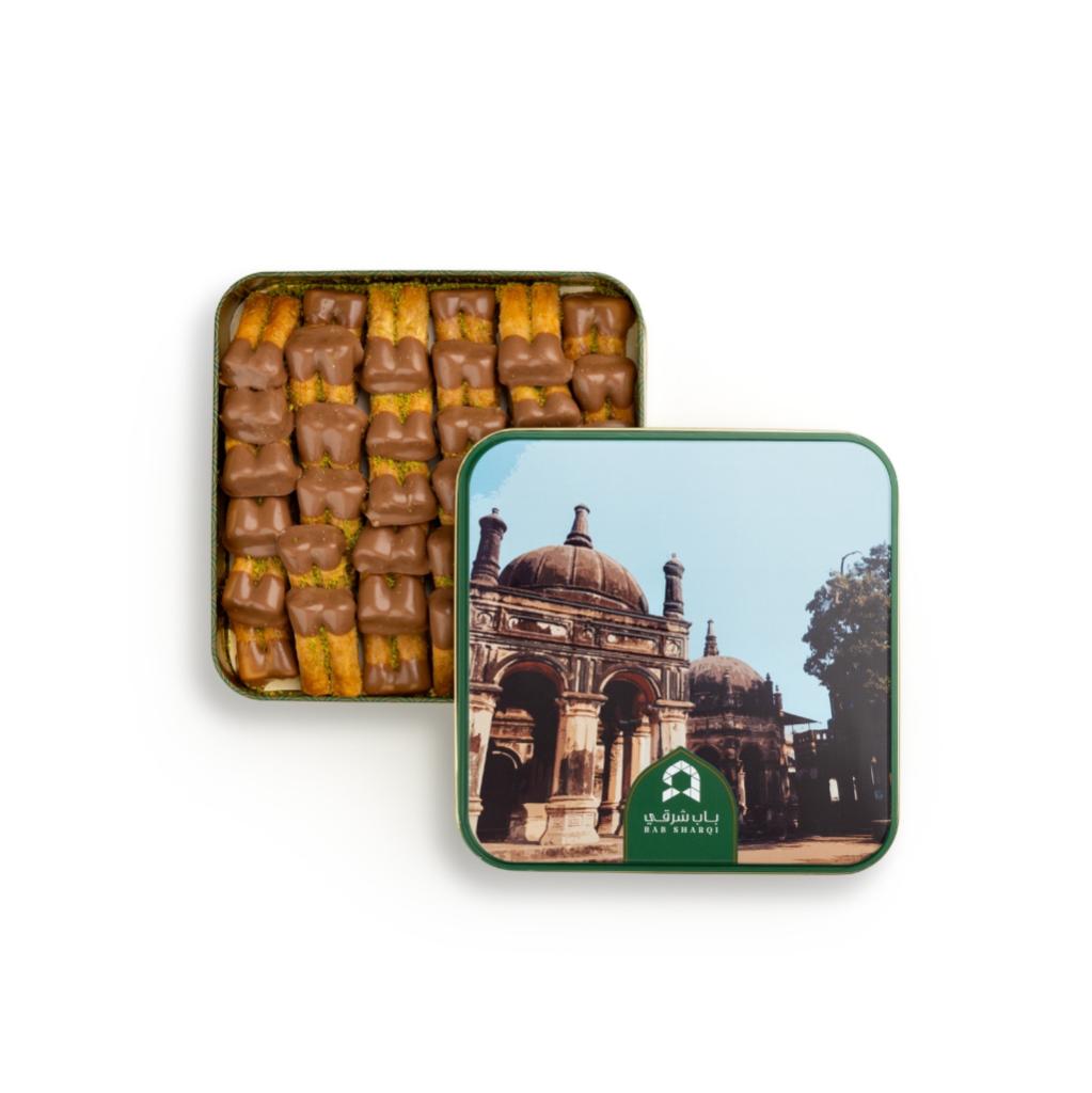 اصابع البقلاوة مغطاة بالشوكليت الحجم الصغير من باب شرقي